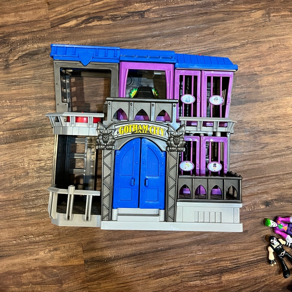 BATMAN Gotham City Jail, imaginext with 4 GUYS!!